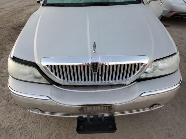 Photo 11 from auction – 2004 LINCOLN TOWN CAR E with VIN 1LNHM81W84Y680323