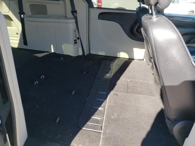 Photo 11 from auction – 2014 CHRYSLER TOWN & COU with VIN 2C4RC1CG0ER204372