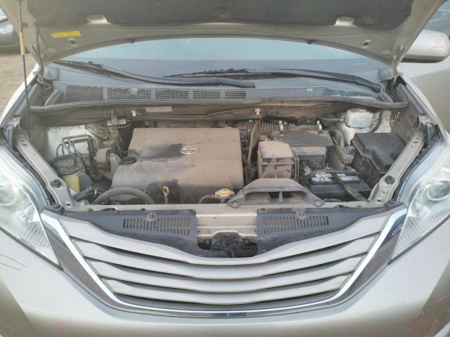 Photo 12 from auction – 2015 TOYOTA SIENNA LE with VIN 5TDKK3DCXFS623267