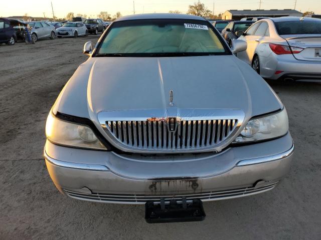Photo 5 from auction – 2004 LINCOLN TOWN CAR E with VIN 1LNHM81W84Y680323