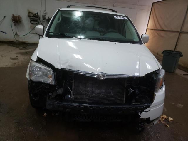 Photo 5 from auction – 2010 CHRYSLER TOWN & COU with VIN 2A4RR5D12AR260625