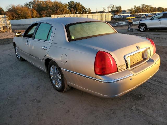 Photo 2 from auction – 2004 LINCOLN TOWN CAR E with VIN 1LNHM81W84Y680323