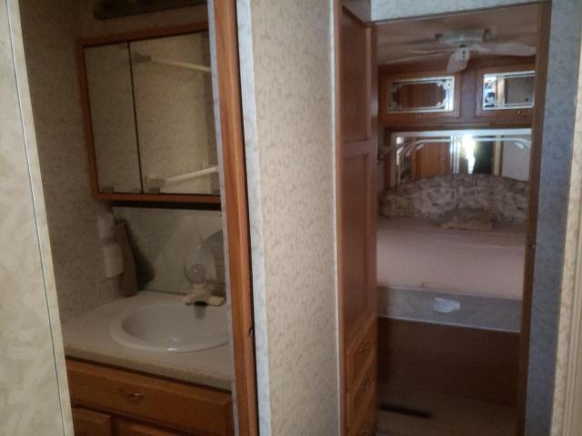 Снимка 6 от търг – 1999 SPAR MOTORHOME с VIN 4VZCN8094XC031366