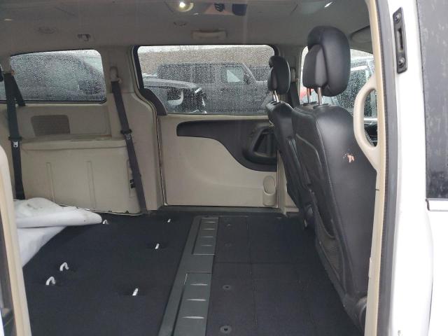 Photo 11 from auction – 2016 CHRYSLER TOWN & COU with VIN 2C4RC1BG4GR157223