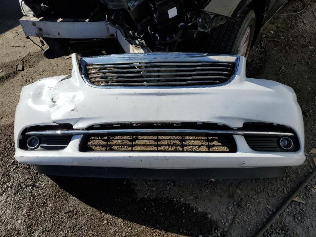 Photo 13 from auction – 2015 CHRYSLER TOWN & COU with VIN 2C4RC1BG0FR676039