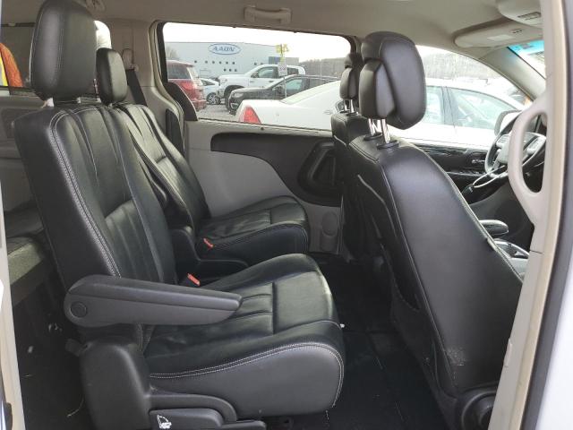 Photo 11 from auction – 2015 CHRYSLER TOWN & COU with VIN 2C4RC1BG3FR710457