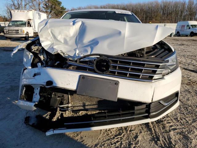 Photo 5 from auction – 2016 VOLKSWAGEN PASSAT S with VIN 1VWAT7A32GC049543