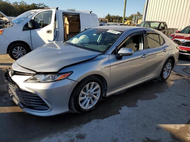 TOYOTA CAMRY LE 2022 with VIN 4T1C11AK2NU034405 - Photo from auction