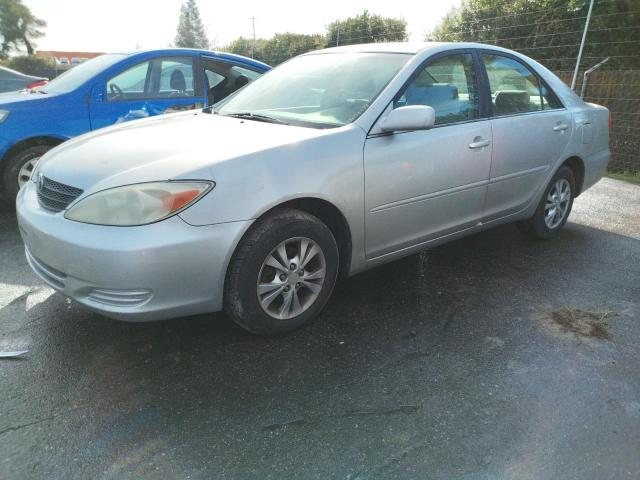 TOYOTA CAMRY LE 2004 with VIN 4T1BF32KX4U567480 - Photo from auction