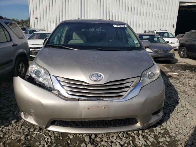 Photo 5 from auction – 2017 TOYOTA SIENNA LE with VIN 5TDKZ3DC5HS795642