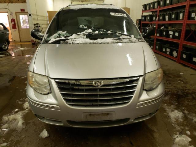 Photo 5 from auction – 2005 CHRYSLER TOWN & COU with VIN 2C8GP64L75R136994