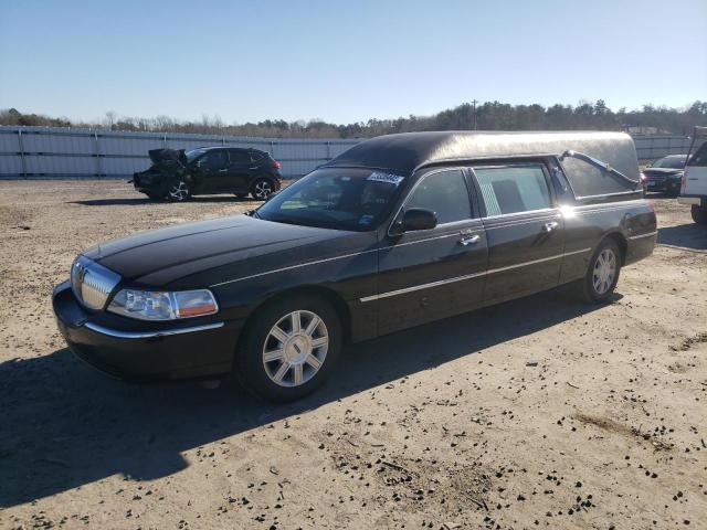 LINCOLN TOWN CAR E 2008 with VIN 2L1FM88W68X646191 - Photo from auction