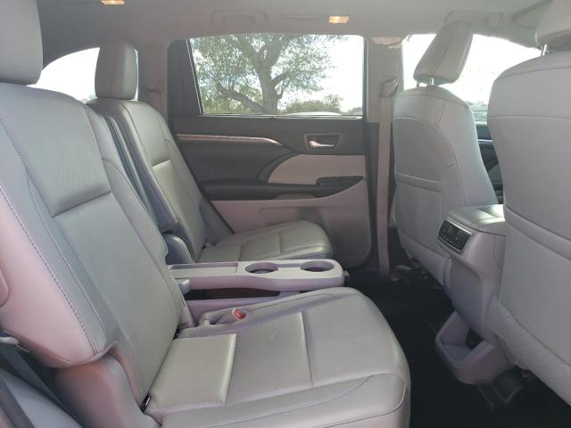 Photo 11 from auction – 2018 TOYOTA HIGHLANDER with VIN 5TDYZRFH1JS240988
