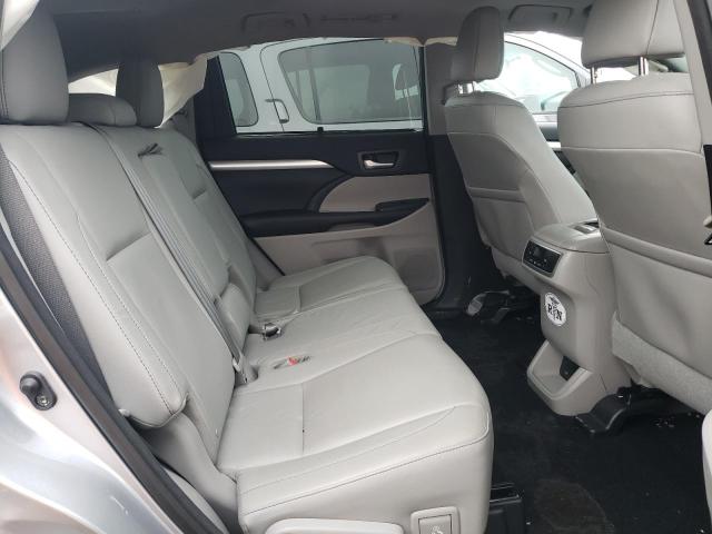 Photo 11 from auction – 2016 TOYOTA HIGHLANDER with VIN 5TDJKRFH6GS339756
