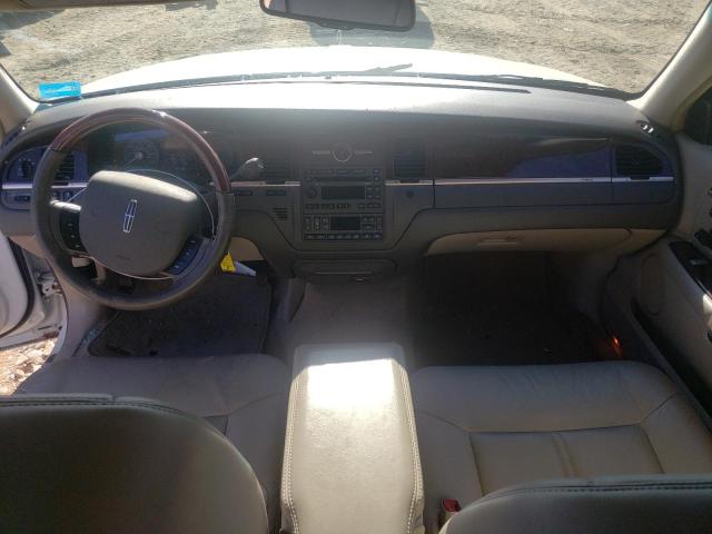 Photo 8 from auction – 2010 LINCOLN TOWN CAR S with VIN 2LNBL8CV9AX752140