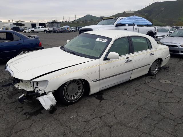 LINCOLN TOWN CAR C 2000 with VIN 1LNHM83W2YY796751 - Photo from auction