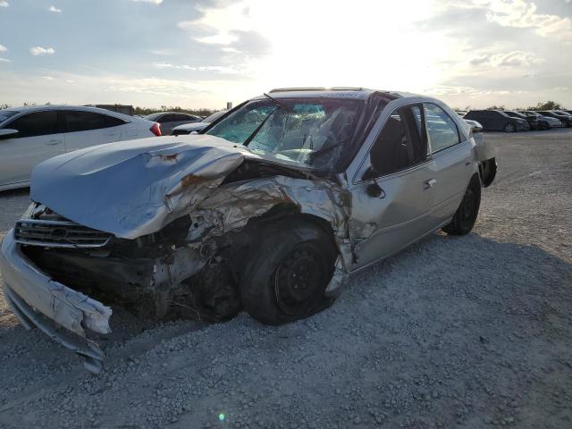 TOYOTA CAMRY CE 2000 with VIN 4T1BG22K8YU011469 - Photo from auction