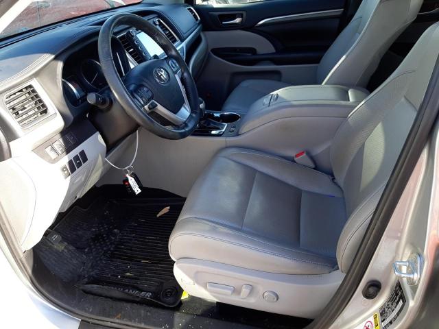 Photo 7 from auction – 2019 TOYOTA HIGHLANDER with VIN 5TDDZRFH9KS969837