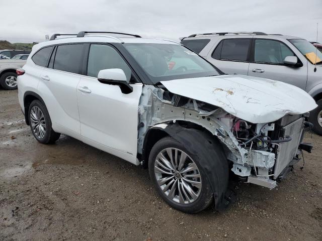 Фото 4 с аукциона – 2022 TOYOTA HIGHLANDER с VIN 5TDEBRCHXNS082071