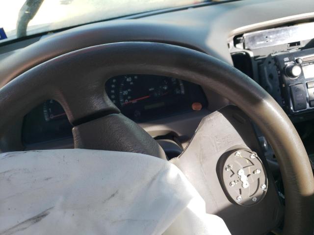 Photo 9 from auction – 2002 TOYOTA CAMRY LE with VIN 4T1BE30K42U569907