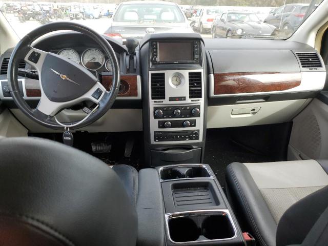 Photo 8 from auction – 2010 CHRYSLER TOWN & COU with VIN 2A4RR8DX8AR392908