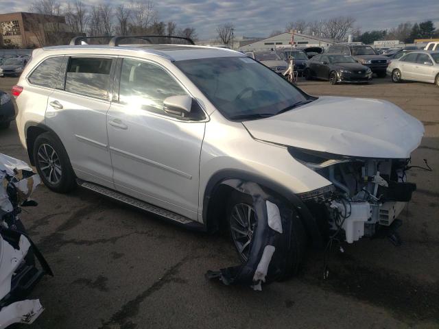 Photo 4 from auction – 2018 TOYOTA HIGHLANDER with VIN 5TDJZRFH5JS857084