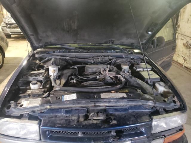Photo 11 from auction – 1999 CHEVROLET BLAZER with VIN 1GNDT13W2X2210040