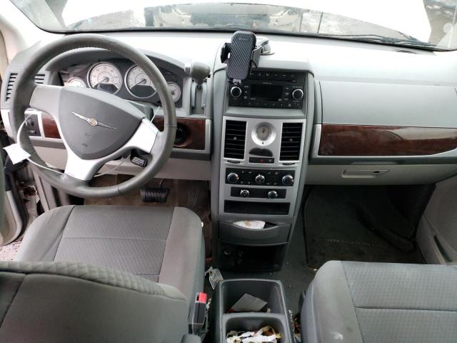 Photo 8 from auction – 2010 CHRYSLER TOWN & COU with VIN 2A4RR5D15AR109620