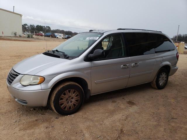 CHRYSLER TOWN & COU 2005 with VIN 2C4GP44R55R519441 - Photo from auction