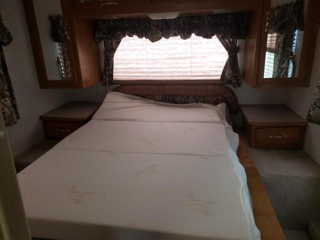Photo 6 from auction – 1999 FOUR MOTORHOME with VIN 3FCLF53S7XJA10801