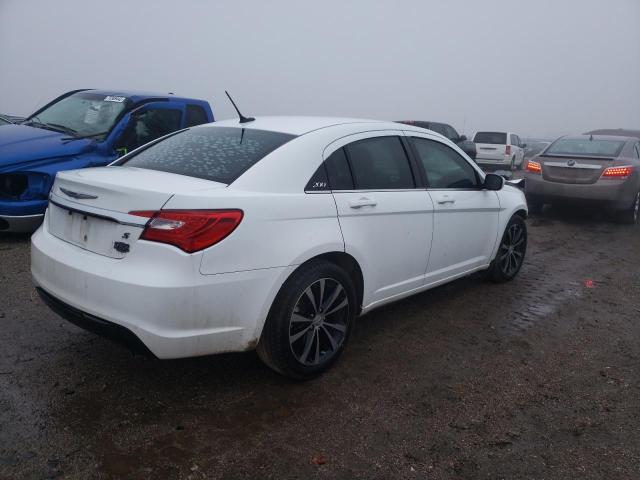 Photo 3 from auction – 2013 CHRYSLER 200 TOURIN with VIN 1C3CCBBG2DN751527
