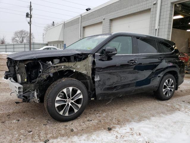 TOYOTA HIGHLANDER 2022 with VIN 5TDHZRBH8NS242295 - Photo from auction