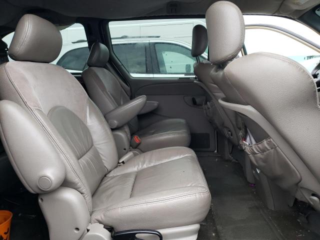 Photo 11 from auction – 2003 CHRYSLER TOWN & COU with VIN 2C8GP64L53R196219