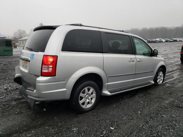 Photo 3 from auction – 2010 CHRYSLER TOWN & COU with VIN 2A4RR5D18AR166653
