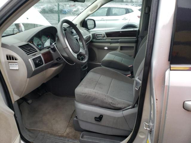 Photo 7 from auction – 2010 CHRYSLER TOWN & COU with VIN 2A4RR5D18AR166653
