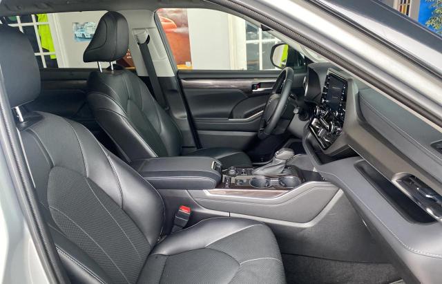 Photo 5 from auction – 2022 TOYOTA HIGHLANDER with VIN 5TDDZRBHXNS173382