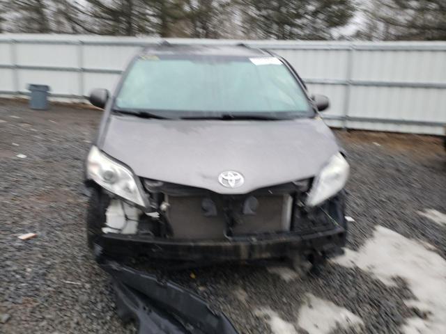 Photo 5 from auction – 2017 TOYOTA SIENNA XLE with VIN 5TDDZ3DC7HS155683
