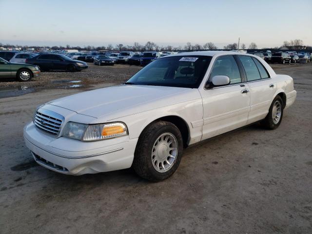 FORD CROWN VICT 2000 with VIN 2FAFP74W2YX105526 - Photo from auction