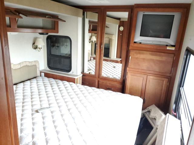 Photo 9 from auction – 2005 WORKHORSE CUSTOM CHASSIS MOTORHOME with VIN 5B4MP67G853399951