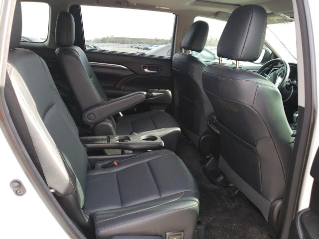 Photo 11 from auction – 2018 TOYOTA HIGHLANDER with VIN 5TDDZRFHXJS912352