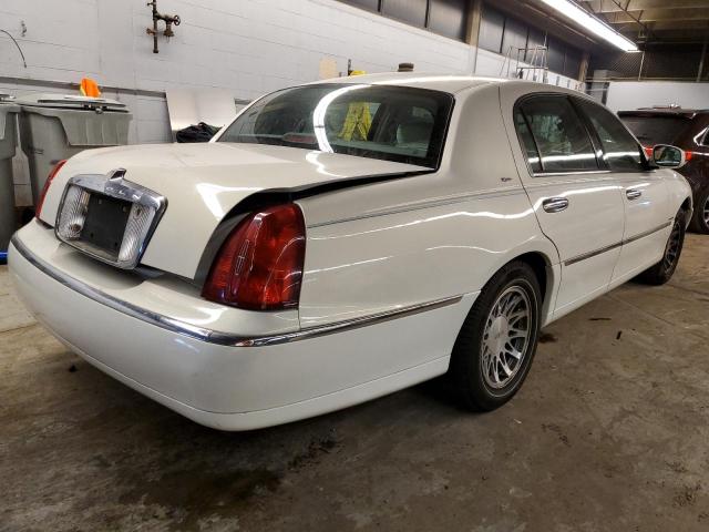 Photo 3 from auction – 2002 LINCOLN TOWN CAR S with VIN 1LNHM82W62Y653603