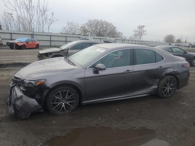 TOYOTA CAMRY SE 2022 with VIN 4T1G11AK2NU662952 - Photo from auction