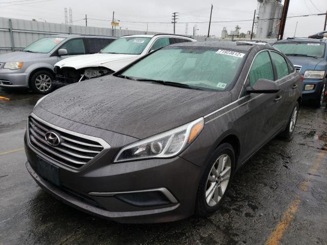 HYUNDAI SONATA SE 2017 with VIN 5NPE24AF8HH492463 - Photo from auction