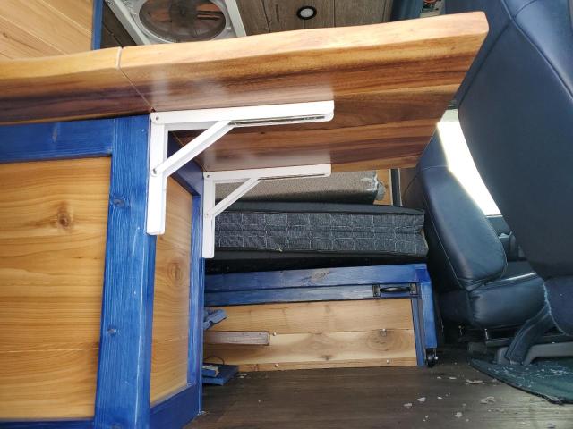 Photo 11 from auction – 2000 CHEVROLET ASTRO with VIN 1GCDL19W0YB218879