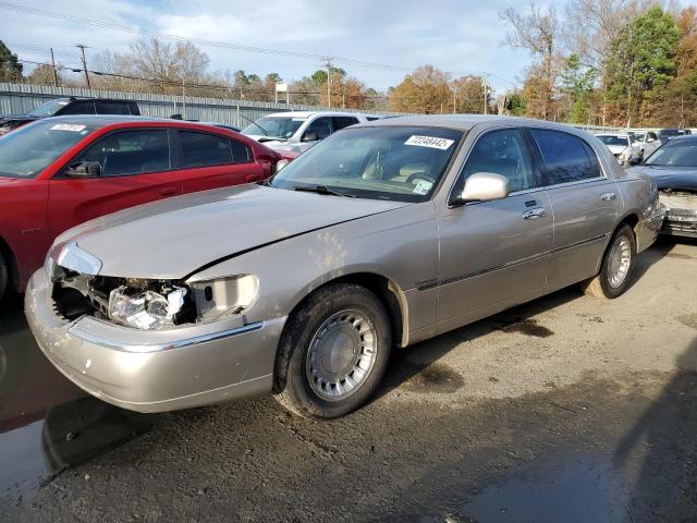 LINCOLN TOWN CAR E 2000 with VIN 1LNHM81W0YY894406 - Photo from auction