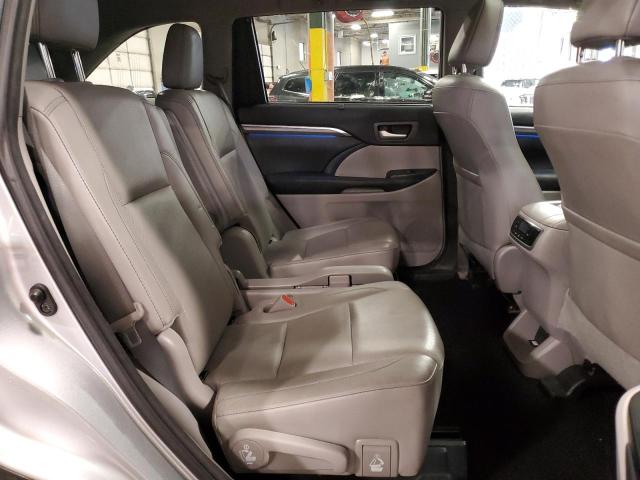 Photo 11 from auction – 2017 TOYOTA HIGHLANDER with VIN 5TDDZRFH1HS430010