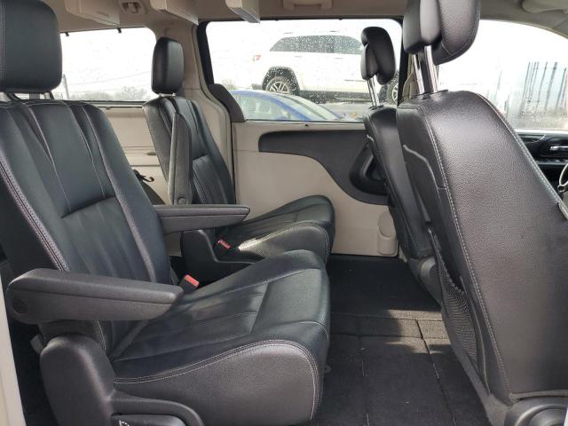 Photo 11 from auction – 2015 CHRYSLER TOWN & COU with VIN 2C4RC1BG5FR572355