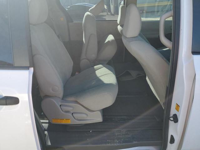 Photo 11 from auction – 2011 TOYOTA SIENNA with VIN 5TDZK3DC4BS026477