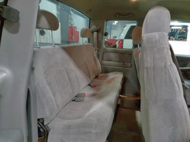 Photo 10 from auction – 2000 CHEVROLET SILVERADO with VIN 2GCEK19T3Y1170680