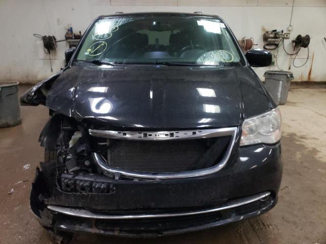 Photo 5 from auction – 2016 CHRYSLER TOWN & COU with VIN 2C4RC1BG2GR213028